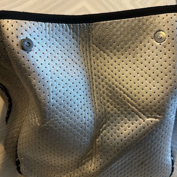 Ah-Dorned Women’s Silver/Heather Grey Neoprene Tote Bag with Small Zip Bag - Picture 6 of 8